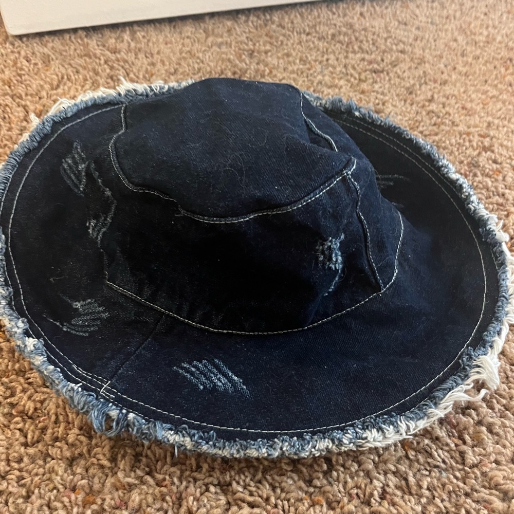 Like new. Denim bucket hat
